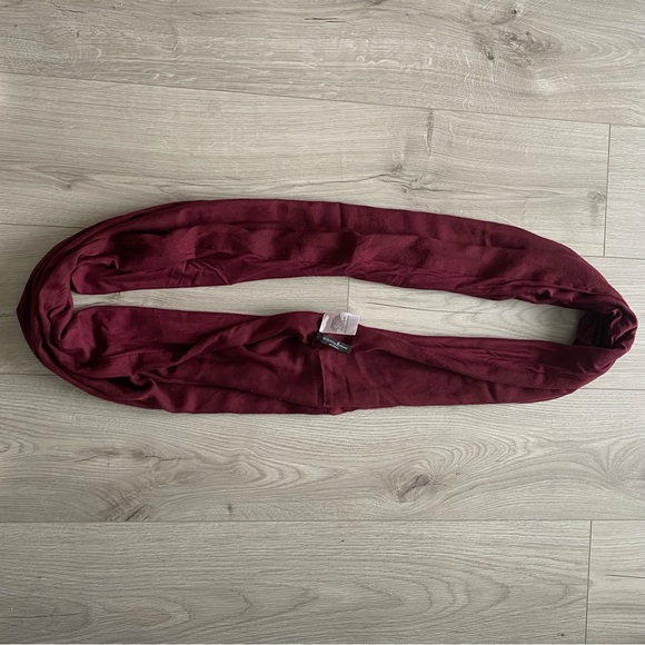 GUESS BY MARCIANO Infinity Scarf - Picture 2 of 2